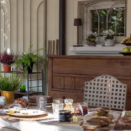 לינה וארוחת בוקר Arianna ראבנה