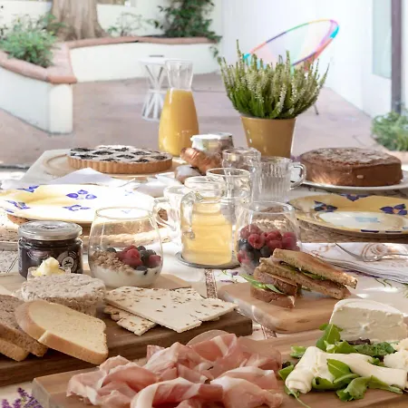 Couette-café Arianna 3*